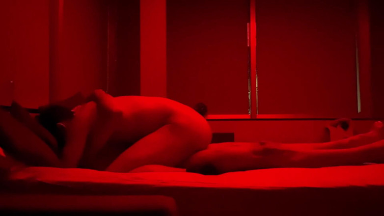 Leandro e Asafe: Ăn con điếm của chồng tôi tại khách sạn ở Madrid ở Tây...