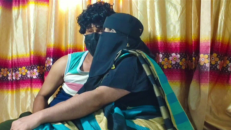 Ajmirsxx: भारतीय भाभी चुपके से बनाए गए सेक्स वीडियो पर जाने के लिए आई
