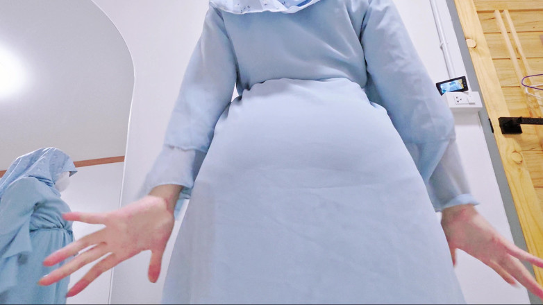 LittleMuslim: POV: Hijabi-mädchen mit eleganter blauer abaya necken