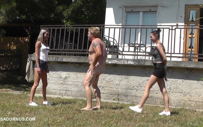 Sadurnus: ¡Dyanna y Tatjana están jugando en el jardín!