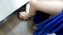 Czech Soles - foot fetish content: Princezniny vznešené nohy a její věrný služebník