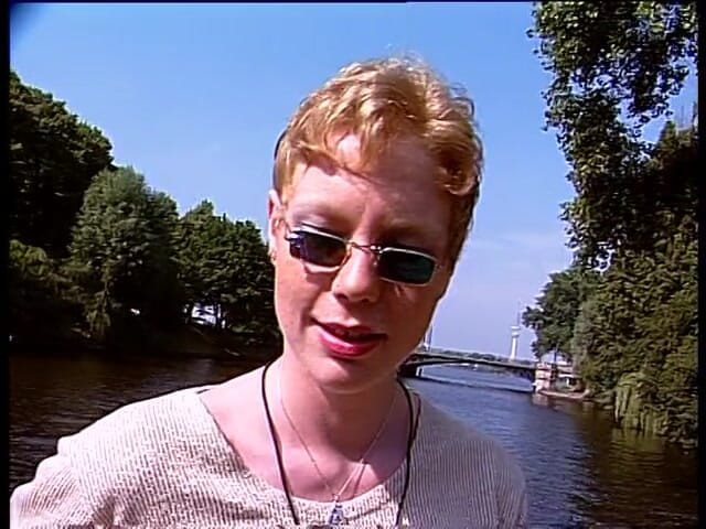 Lucky Cooch: Une Allemande blonde parle