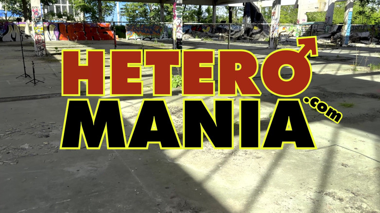 Heteromania: Davide's Sweaty Outdoor Jacking Session