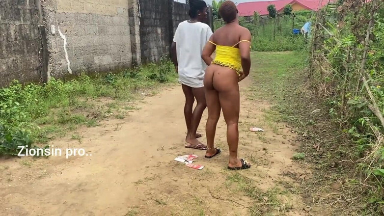 Zion: Zlobivá Africká Teenagerka Předvádí Své Zadky V Broad Daylight