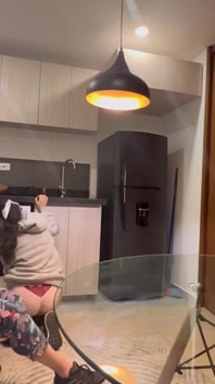 Tetangga yang selalu bermain ingin menjadi lesbian