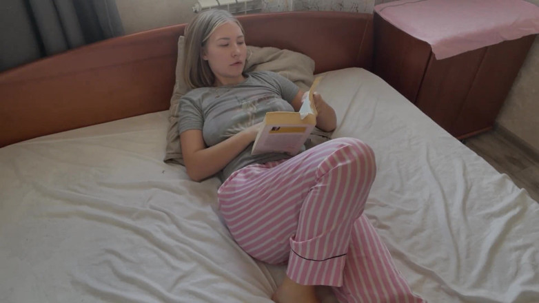 Stacy_via: The Blonde Got Aroused After Reading an Erotic Book and...