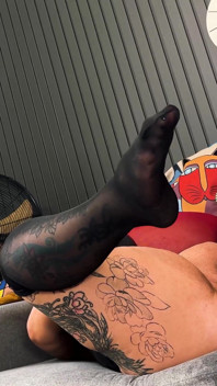 Fet MILf sprutar massiv medan hon blir djupt knytnäve