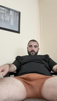 Yarağımla oynuyorum