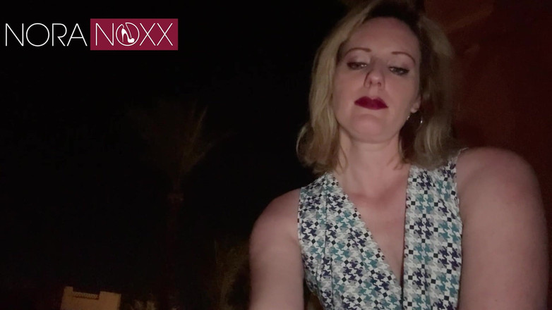 Nora Noxx: 당신을 위해 노라의 노예 작업, 한심한 곤충 : 쿠키를 먹어