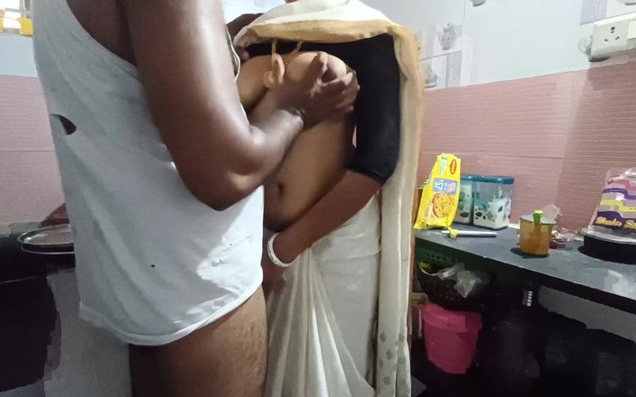 Inba: 南印度家庭妻子与邻居在厨房啪