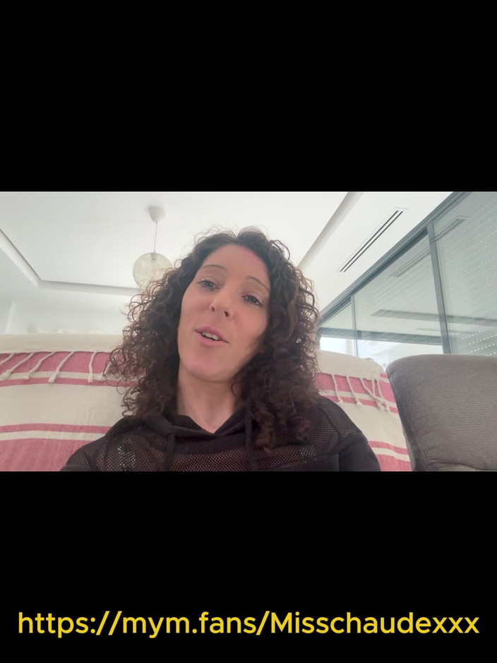 Misschaudexxx: Misschaudexxx French Slut, Inflates Her Pussy with a Pump to...