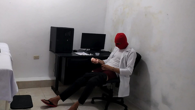 Goky: 医生在治疗了一个可爱的病人后自慰