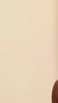 Büyük memeli Hintli orta yaşlı seksi kadın amını üvey erkek kardeşi tarafından sikiyor