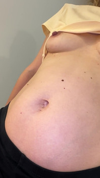 Lizanie odbytu pięknej kobiety na różnych etapach ciąży
