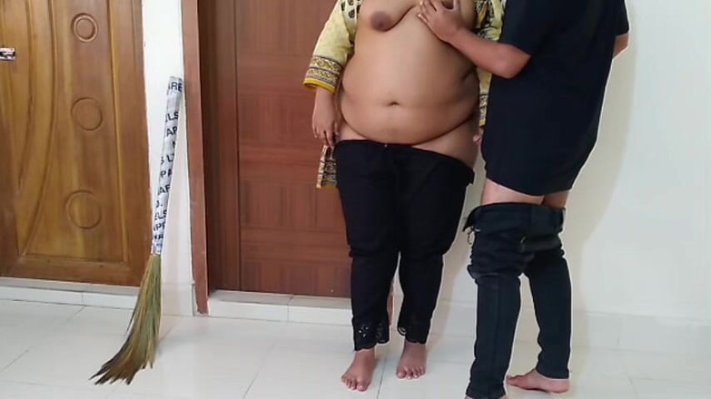 Aria Mia: Pembantu rumah panas Panjabi membersihkan bilik saya, kemudian saya memberikannya...