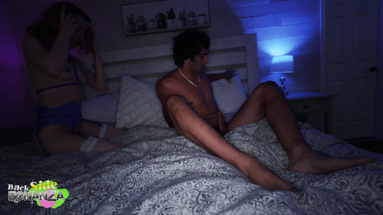 Inn Of Sin: Sophia Cruise vú to bị bắn tinh bởi trai trẻ