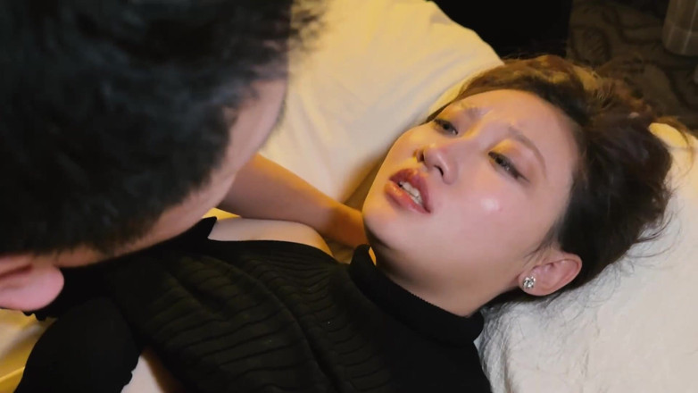 Chloe Lin: Após a morte do meu marido, meus desejos proibidos com...