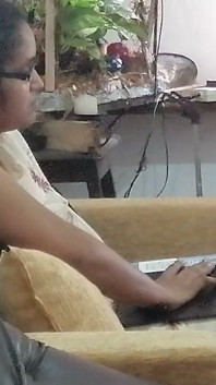 siddhant ne desi shikshak ko lesbiyan chhaatr ke saath vidiyo prooph ke saath chudaee karte hue pakra