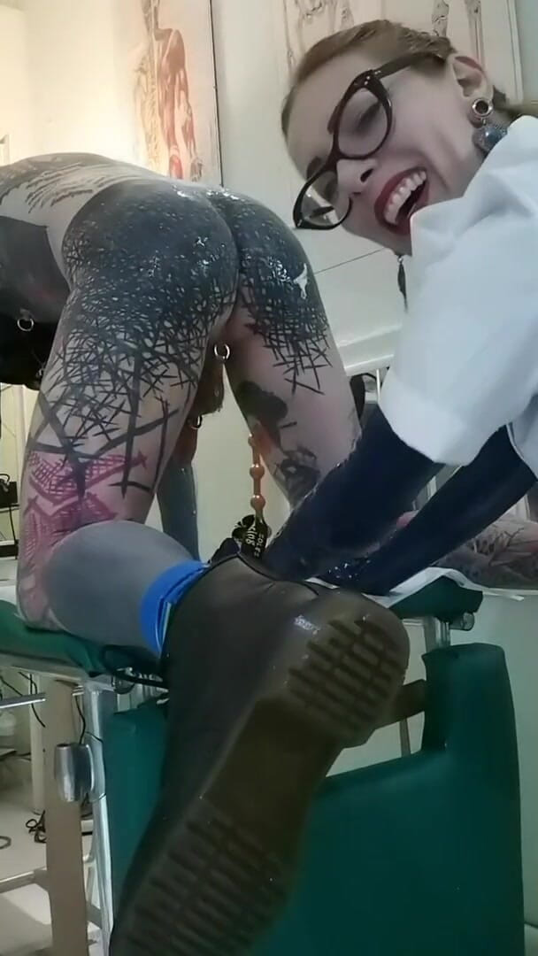Regina Milano Dom: Enorme gape doppia mani fisting pt2