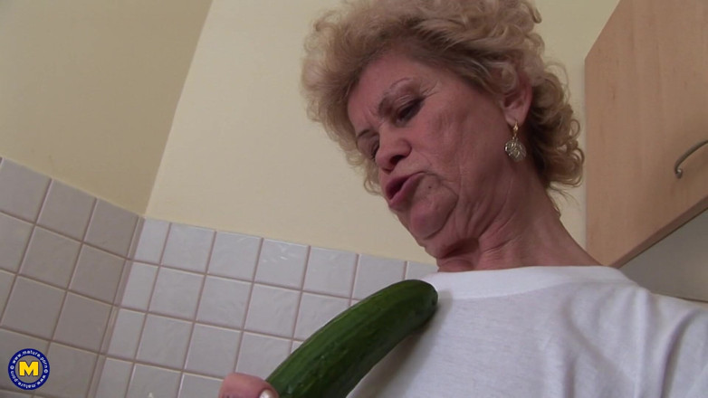 Mature NL: Đó là tốt hơn so với con cu để thỏa mãn...