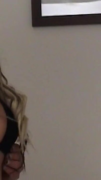Brooke Summers और alicia Diamond Tit-चिढ़ा बिकनी स्ट्रिपर्स