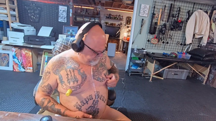 City hog: Rover is total pumped up nips cock
