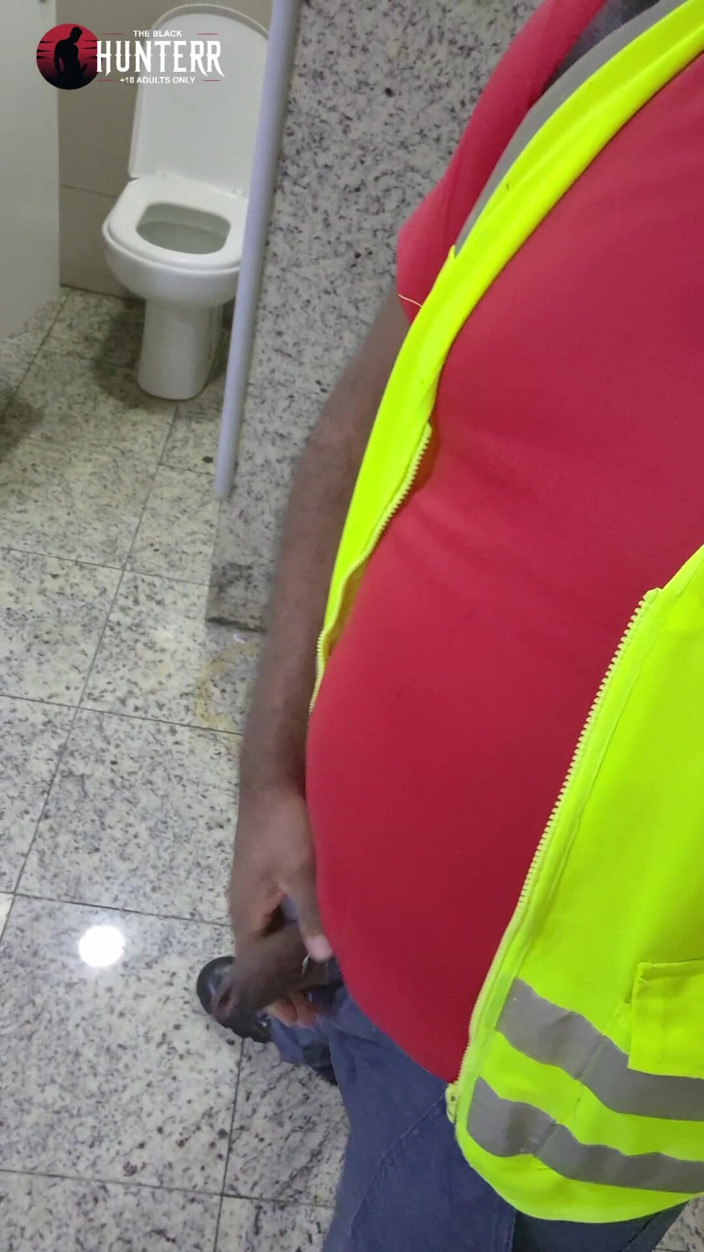 TheBlacKHunterr: Masturbating in the Locker Room
