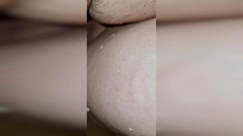 Sex on the peach: Moglie fa pipì sul cazzo di mio marito. Pisciata amatoriale...