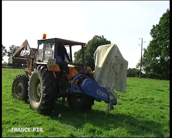 La France a Poil: There's no better way to flirt than a tractor!