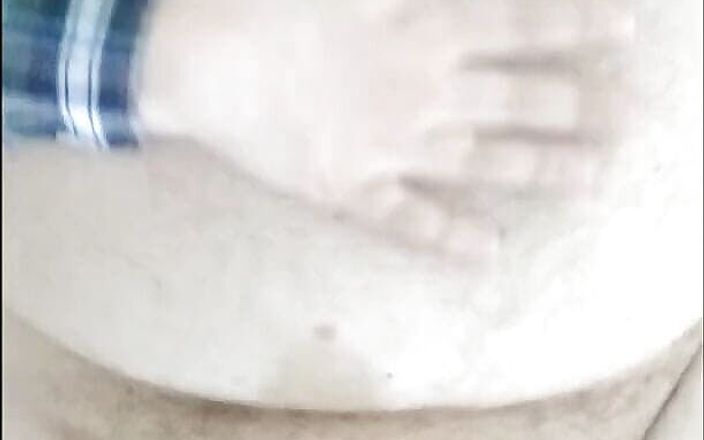Big Pisser: 300 lb usta sünnetsiz ateşli yarakla 10 dakikanın altında 4 kez boşalıyor.