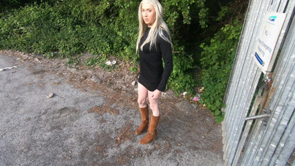 The Midnight Minx: Danger wank outside the power station