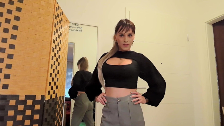 TV_Helena: Was willst du mit deinem kleinen schwanz? Zieh es weg...