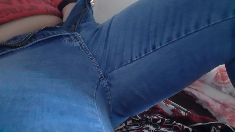 Lesbian-illusion: Sora vitregă urmărește videoclipuri hentai și se masturbează - iluzie lesbiană