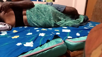 Sexy sindu: Majitel domu měl dost štěstí, aby ošukal její desi služku