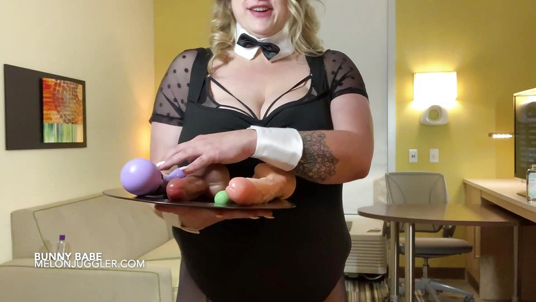 Melon Juggler: Bunny Babe with Huge Tits &amp; Plate Size Areolas