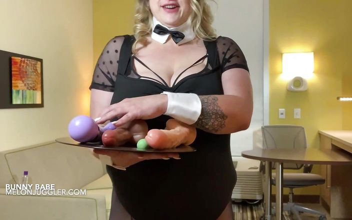 Melon Juggler: Bunny Babe com peitos enormes e aréolas do tamanho da...