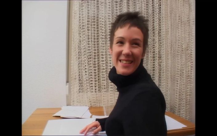 MMV Films: Горячая лесбиянка лижет киску и трахается в тройничке