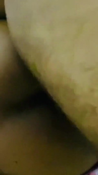 继母被看到她干手的大屁股和湿润的阴户所勾引
