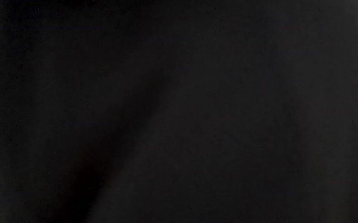 Gloryhot69: Mi godo il mio culo a casa