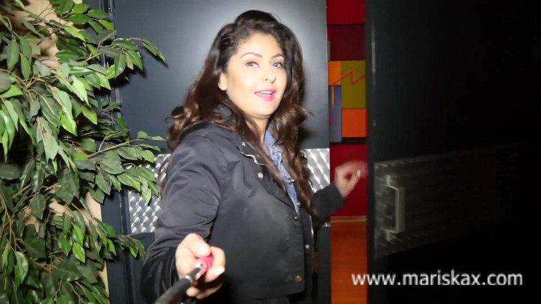 Mariska x: mast laitina ke lie bara kaala land vaala anubhav