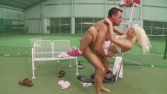 SEXUAL SIN: Dirty Cutes scéna 2 sexy blondýnka s malými kozami si užívá...