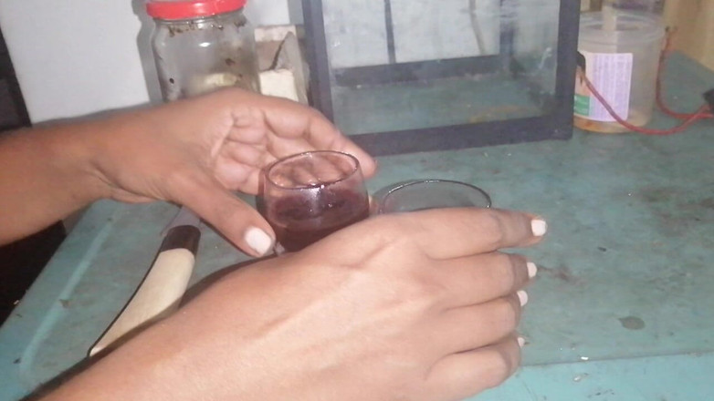 Tina Baby: La polla gigantesca del suegro cuelga debajo de su sari...