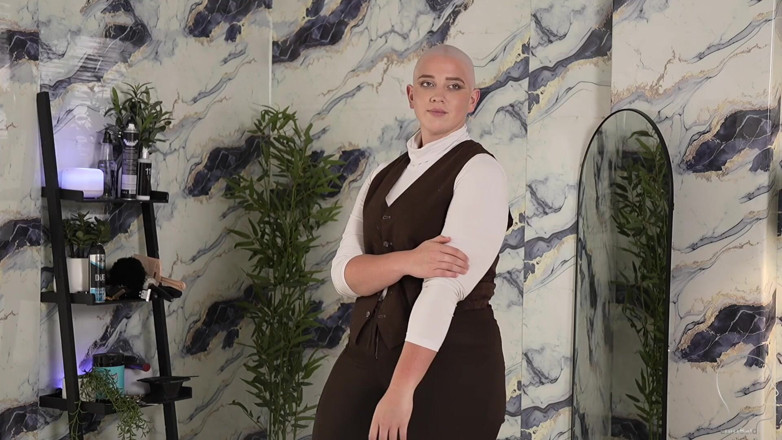 Euro Bald: Lizz a