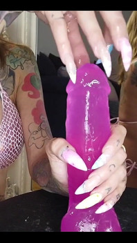 Punheta com vibrador rosa