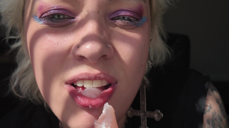 Glitterqueen1999: 4K - สาวยักษ์ penectomy - ชายตัวเล็กในอาหารของกู