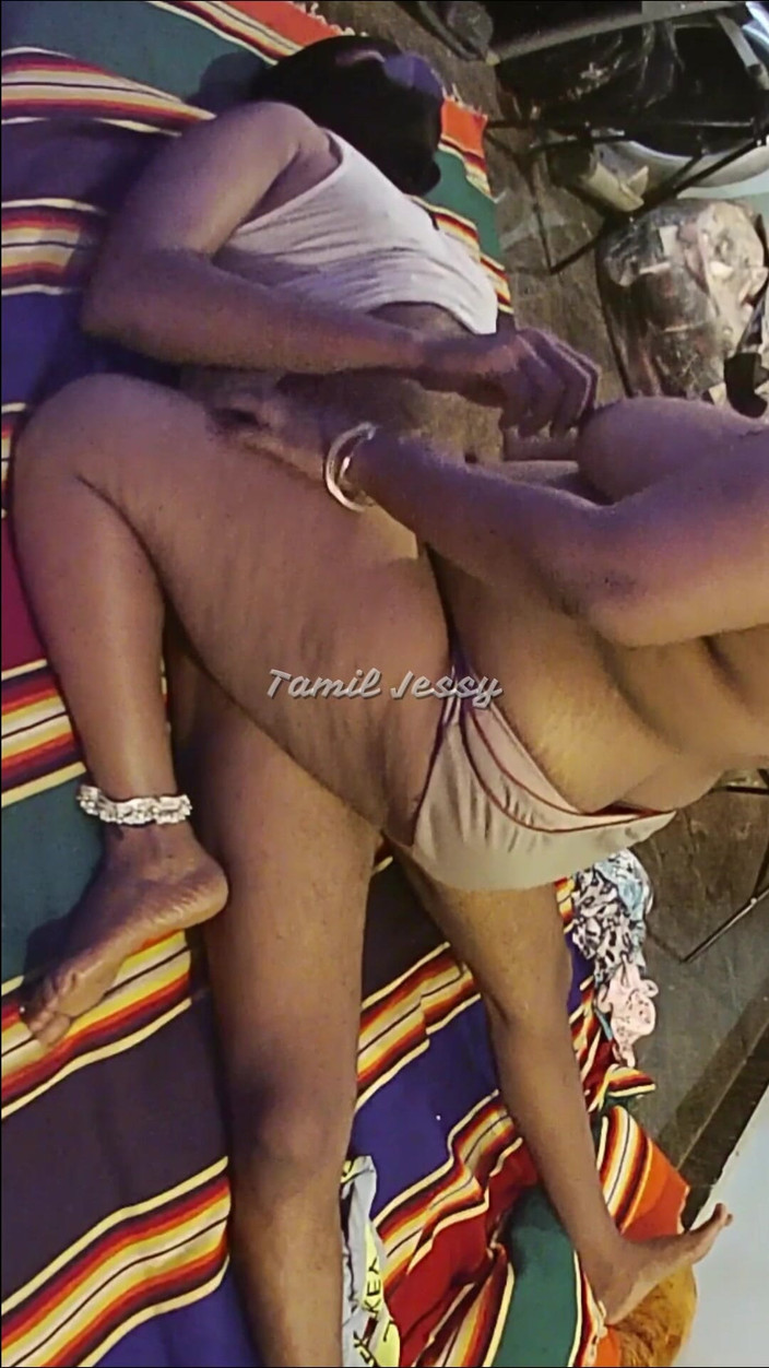 Tamil Jessy: Jízda zezadu