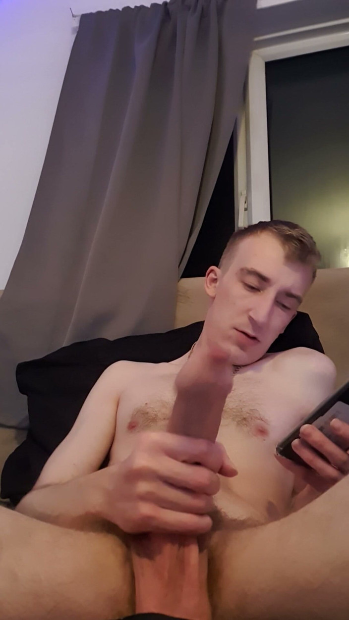 Adamross: Aftrekken tijdens het kijken naar hetero porno