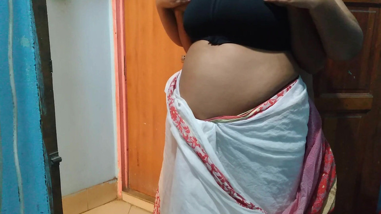 Aria Mia: Ik neuk de hete milf stiefmoeder van mijn beste vriendin...