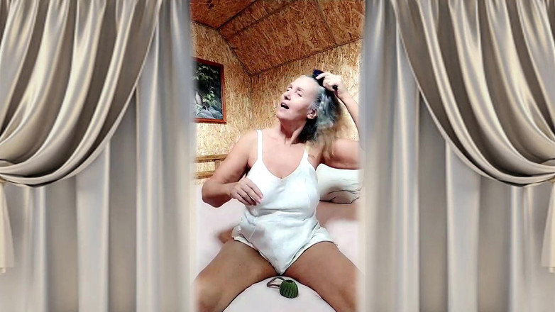 Lukerya: हॉट गृहिणी lukerya ऑनलाइन हंसमुख चैट करती है