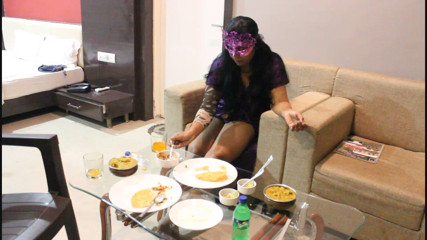Indian Bhabhi: Mona, bhabhi indienne, séduction d’une MILF desi décodée